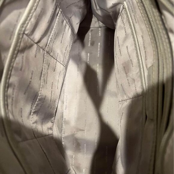 Michael Kors Saffiano Leather Tote in Excellent‎ Condition! - Picture 4 of 10